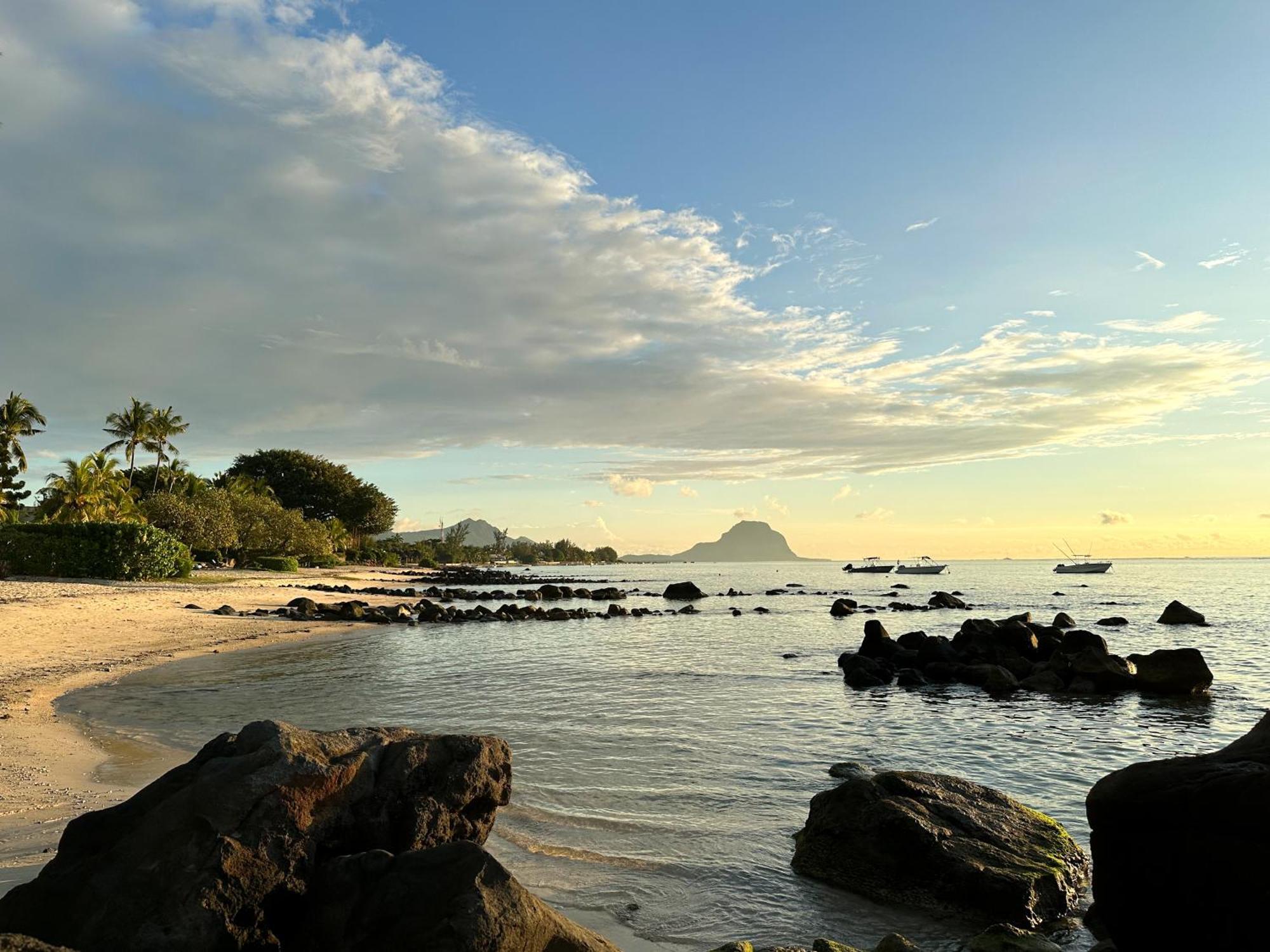 Beach And Mountain - Tamarin Exterior photo