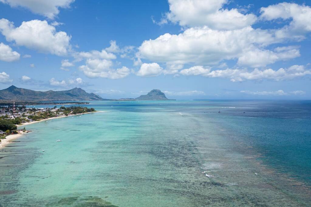 Beach And Mountain - Tamarin Exterior photo