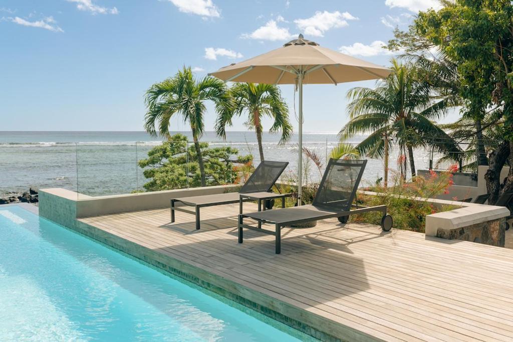 Beach And Mountain - Tamarin Exterior photo