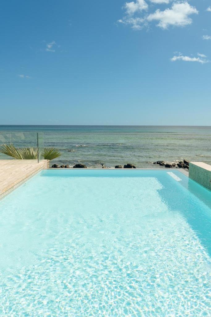 Beach And Mountain - Tamarin Exterior photo