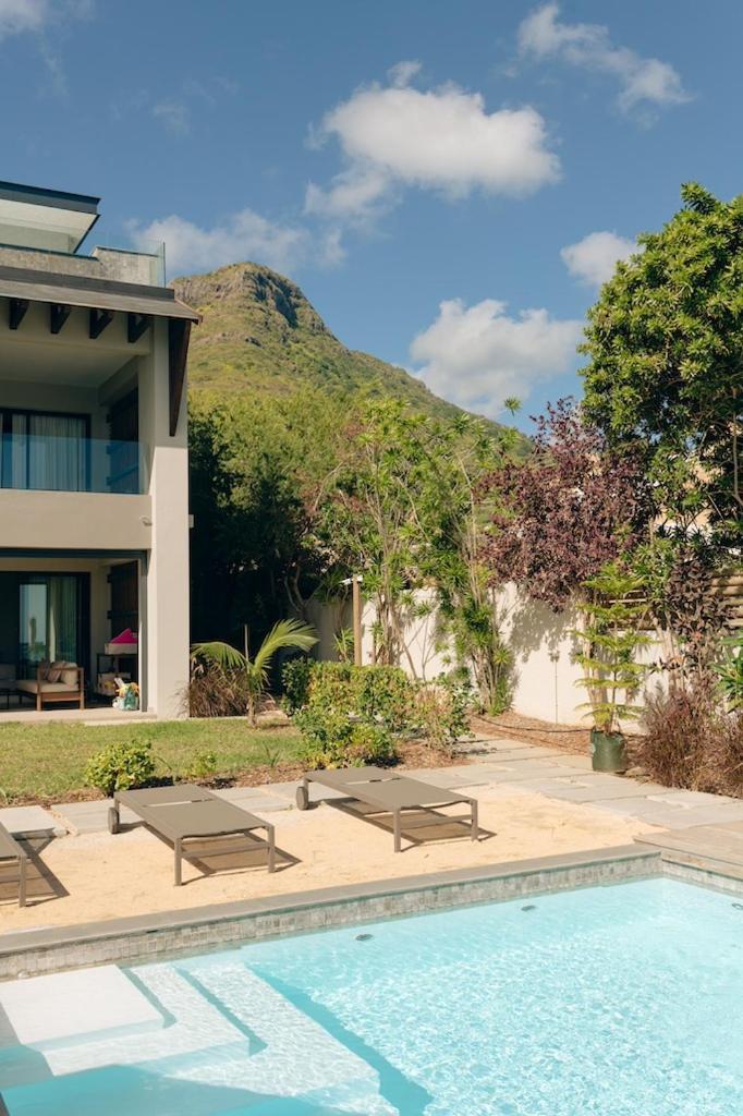 Beach And Mountain - Tamarin Exterior photo