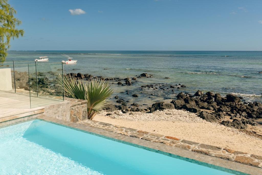 Beach And Mountain - Tamarin Exterior photo