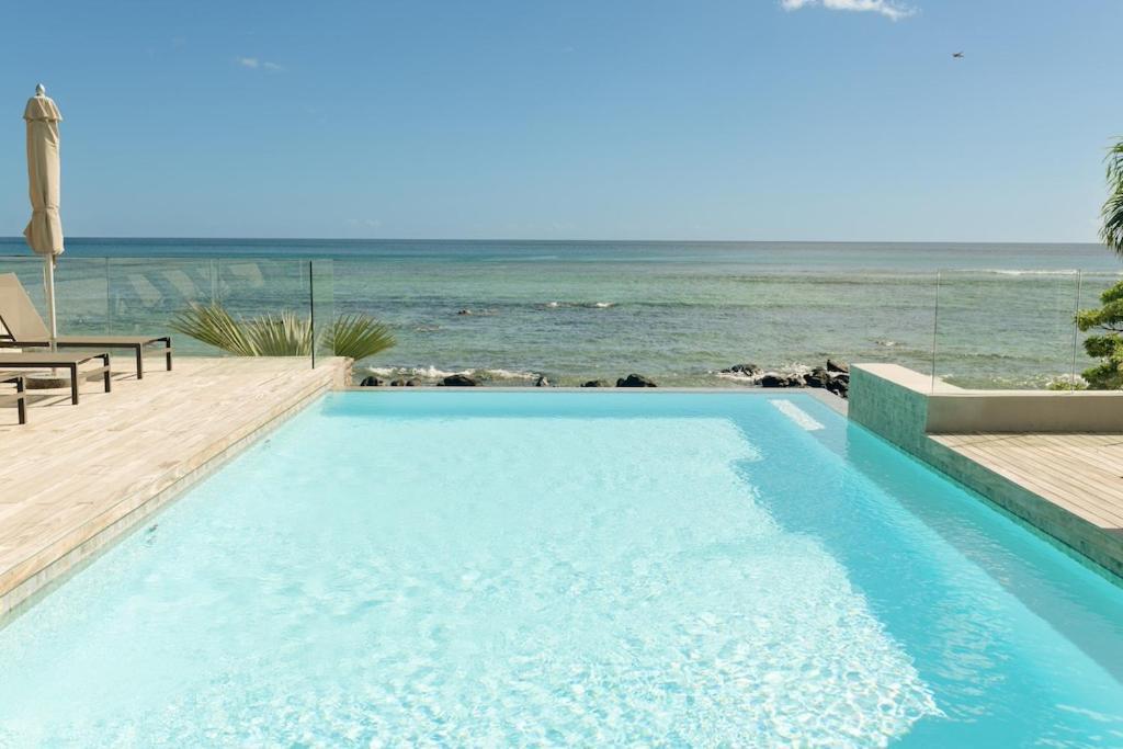 Beach And Mountain - Tamarin Exterior photo
