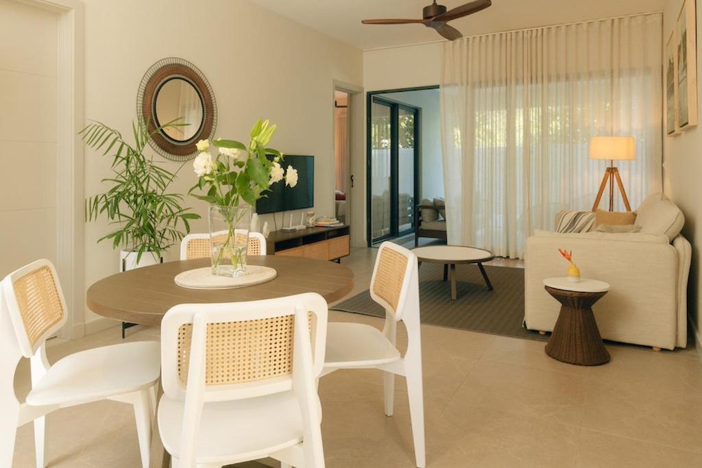 Beach And Mountain - Tamarin Exterior photo